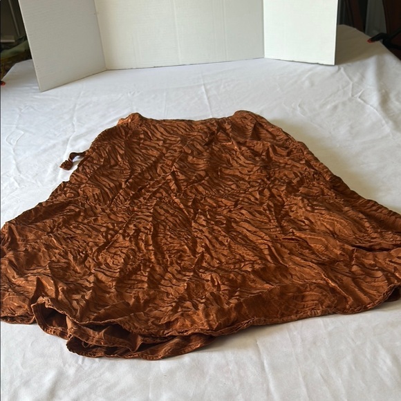 Chic Rust Crinkled Skirt - Picture 6 of 7